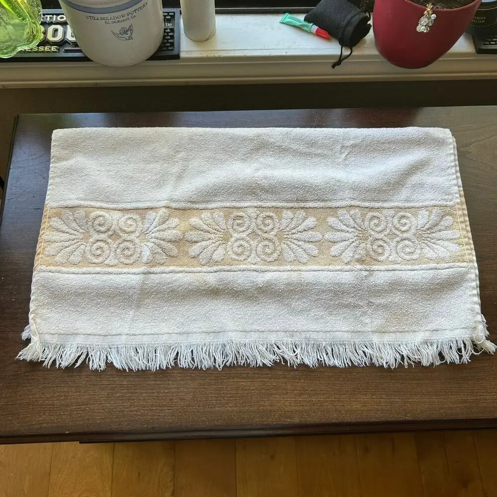 Vintage Cannon Monticello bath towel cream gold floral design fringe